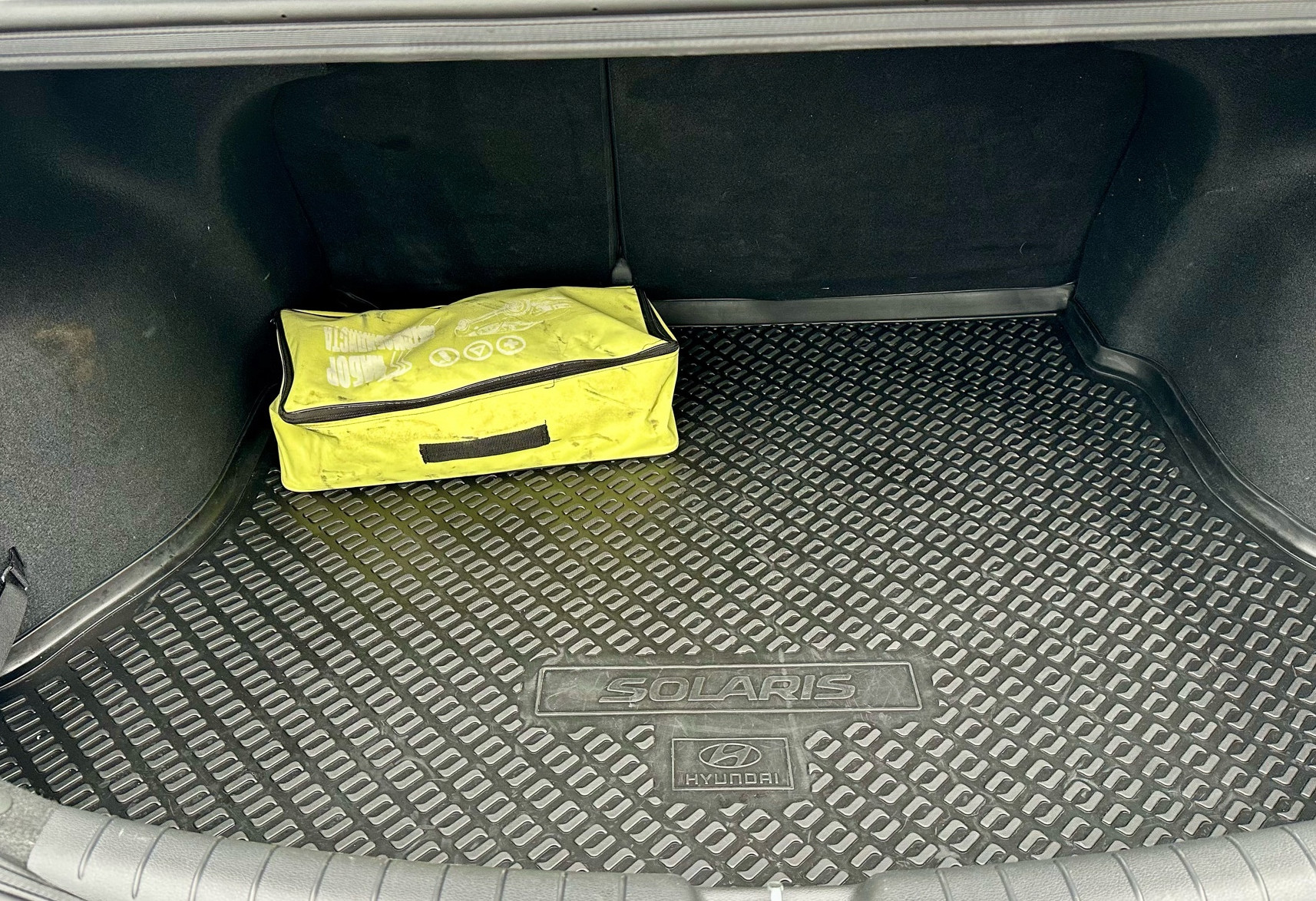 Аренда hyundai solaris эконом класса 2022 года в городе Москва от 2290 руб./сутки, передний привод, двигатель: бензин, объем 1.6 литров, каско (Мультидрайв), ОСАГО (Мультидрайв), без водителя, недорого, вид 7 - RentRide