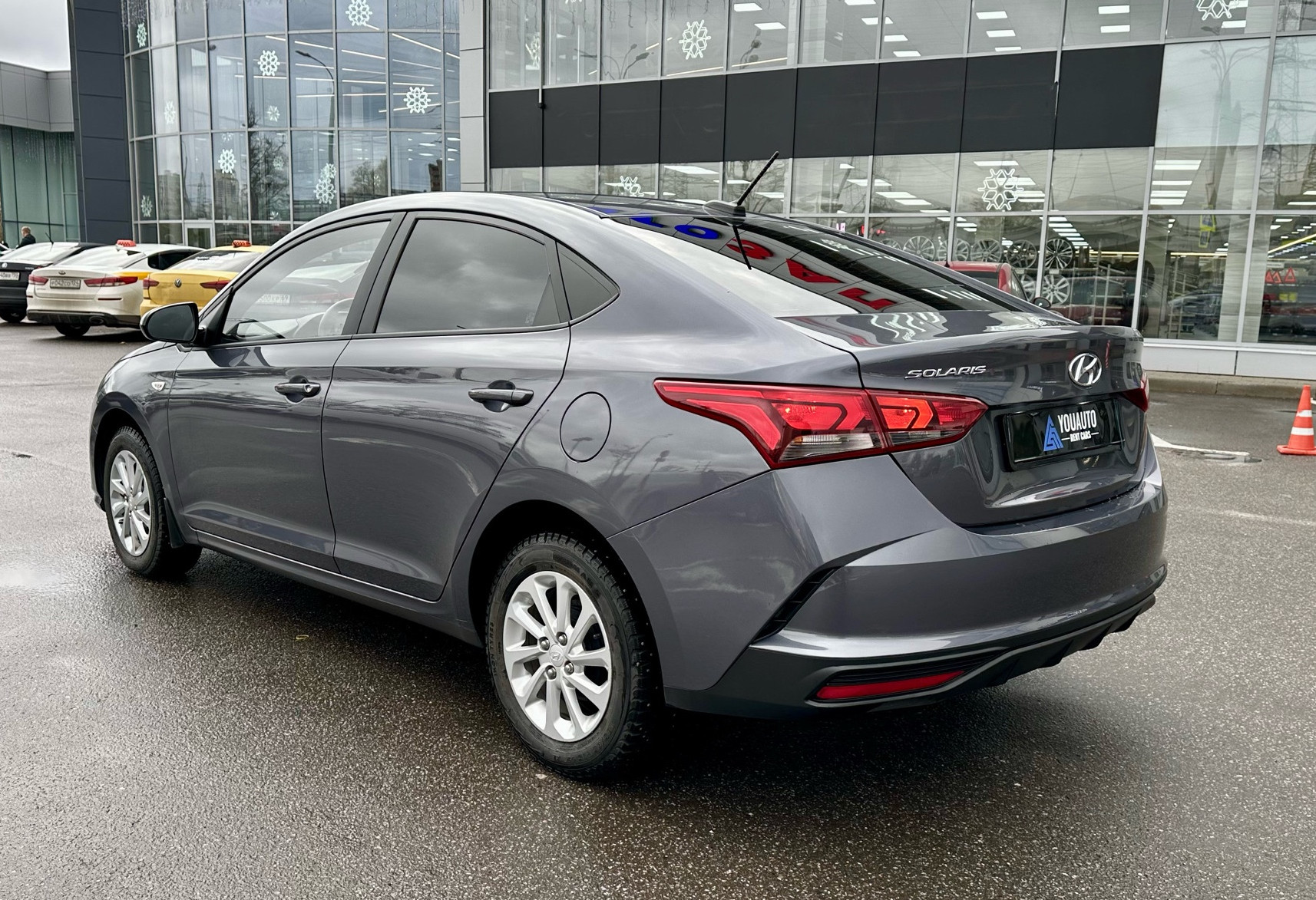 Аренда hyundai solaris эконом класса 2022 года в городе Москва от 2290 руб./сутки, передний привод, двигатель: бензин, объем 1.6 литров, каско (Мультидрайв), ОСАГО (Мультидрайв), без водителя, недорого, вид 6 - RentRide