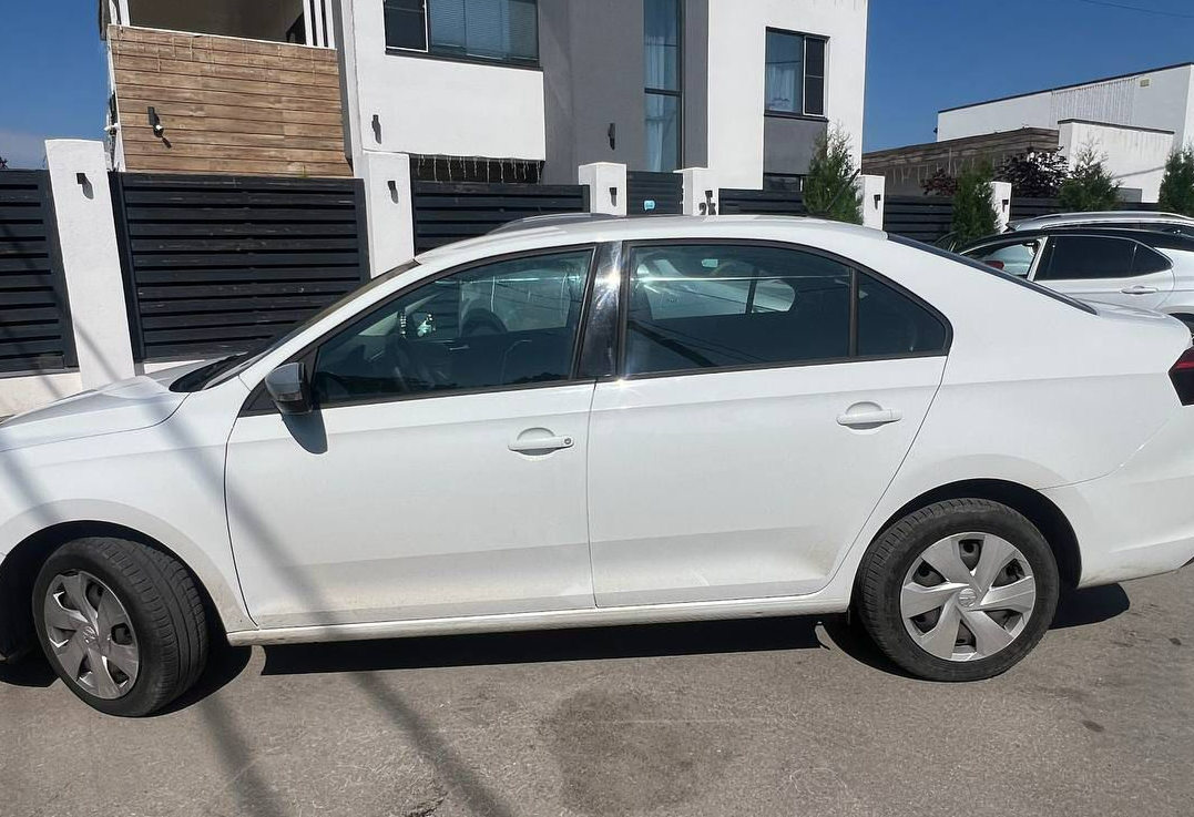 Аренда volkswagen polo эконом класса 2021 года в городе Москва от 2160 руб./сутки, передний привод, двигатель: бензин, объем 1.6 литров, каско (Мультидрайв), ОСАГО (Мультидрайв), без водителя, недорого - RentRide