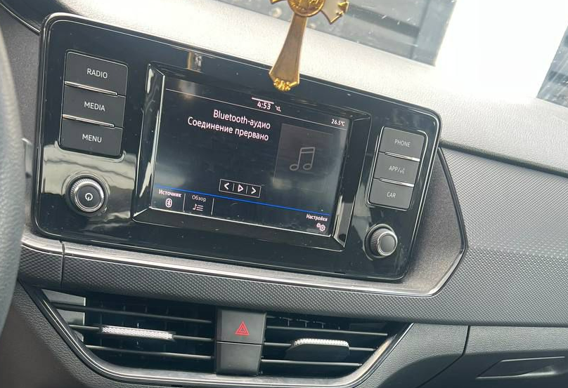 Аренда volkswagen polo эконом класса 2021 года в городе Москва от 2160 руб./сутки, передний привод, двигатель: бензин, объем 1.6 литров, каско (Мультидрайв), ОСАГО (Мультидрайв), без водителя, недорого, вид 4 - RentRide