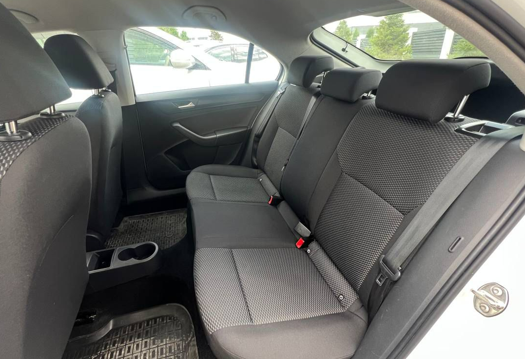 Аренда volkswagen polo эконом класса 2021 года в городе Москва от 2160 руб./сутки, передний привод, двигатель: бензин, объем 1.6 литров, каско (Мультидрайв), ОСАГО (Мультидрайв), без водителя, недорого, вид 3 - RentRide