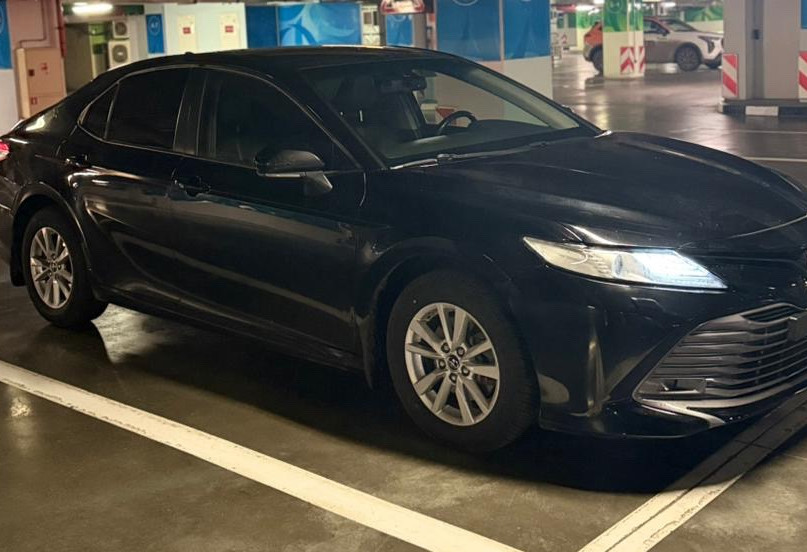 Аренда toyota camry стандарт класса 2019 года в городе Москва Проспект Вернадского от 3300 руб./сутки, передний привод, двигатель: бензин, объем 2.5 литров, ОСАГО (Мультидрайв), без водителя, недорого - RentRide