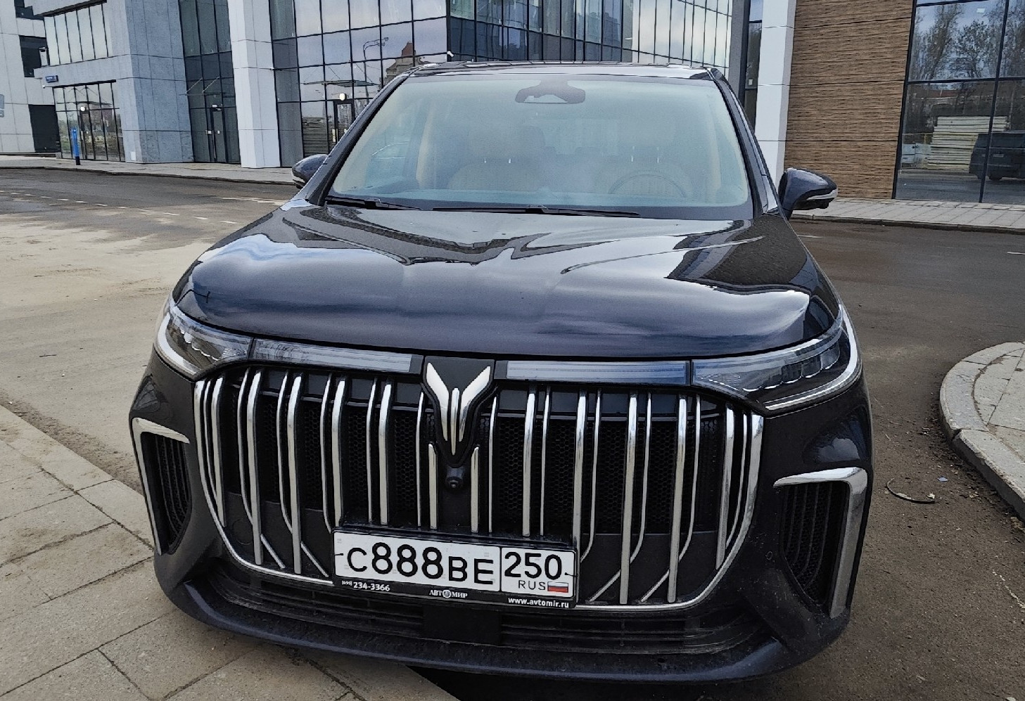 Аренда voyah dream 2023 года в городе Москва Котельники от 13600 руб./сутки, полный привод, двигатель: гибрид, объем 1.5 литров, каско (Впишу в полис), ОСАГО (Впишу в полис), без водителя, недорого, вид 5 - RentRide