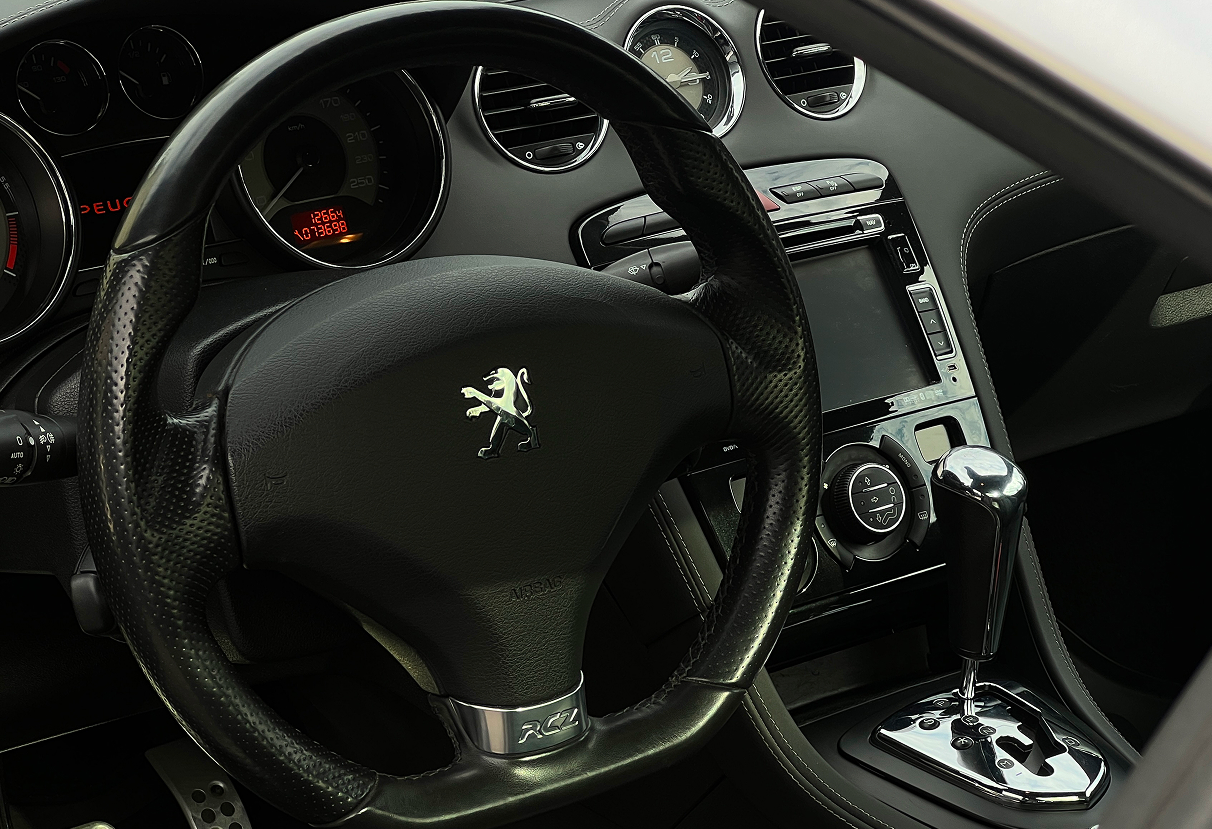 Аренда peugeot rcz 2012 года в городе Москва от 11192 руб./сутки, передний привод, двигатель: бензин, объем 1.6 литров, ОСАГО (Впишу в полис), без водителя, недорого, вид 10 - RentRide