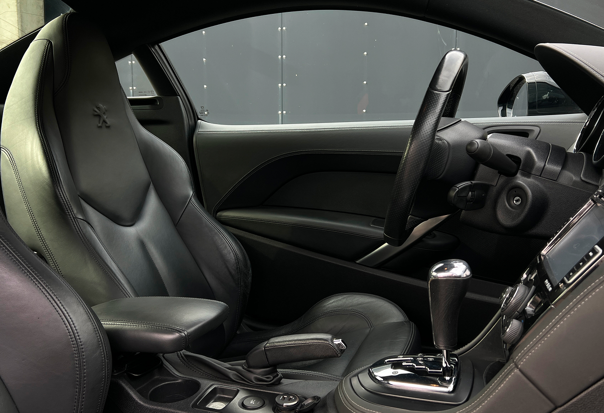Аренда peugeot rcz 2012 года в городе Москва от 11192 руб./сутки, передний привод, двигатель: бензин, объем 1.6 литров, ОСАГО (Впишу в полис), без водителя, недорого, вид 7 - RentRide