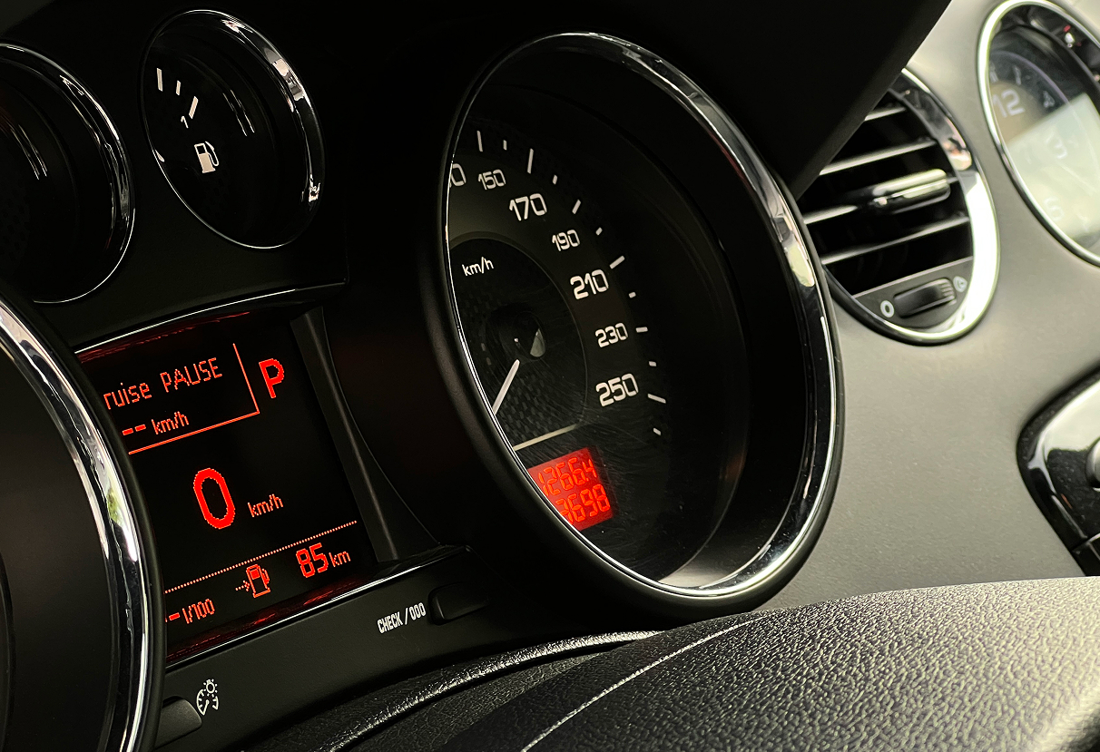 Аренда peugeot rcz 2012 года в городе Москва от 11192 руб./сутки, передний привод, двигатель: бензин, объем 1.6 литров, ОСАГО (Впишу в полис), без водителя, недорого, вид 9 - RentRide