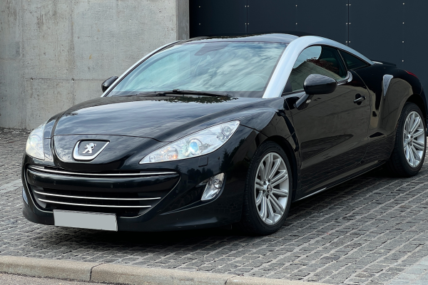 Прокат авто peugeot rcz 2012 года в городе Москва от 11192 руб./сутки, передний привод, двигатель: бензин, объем 1.6 литров, ОСАГО (Впишу в полис), без водителя, недорого - RentRide