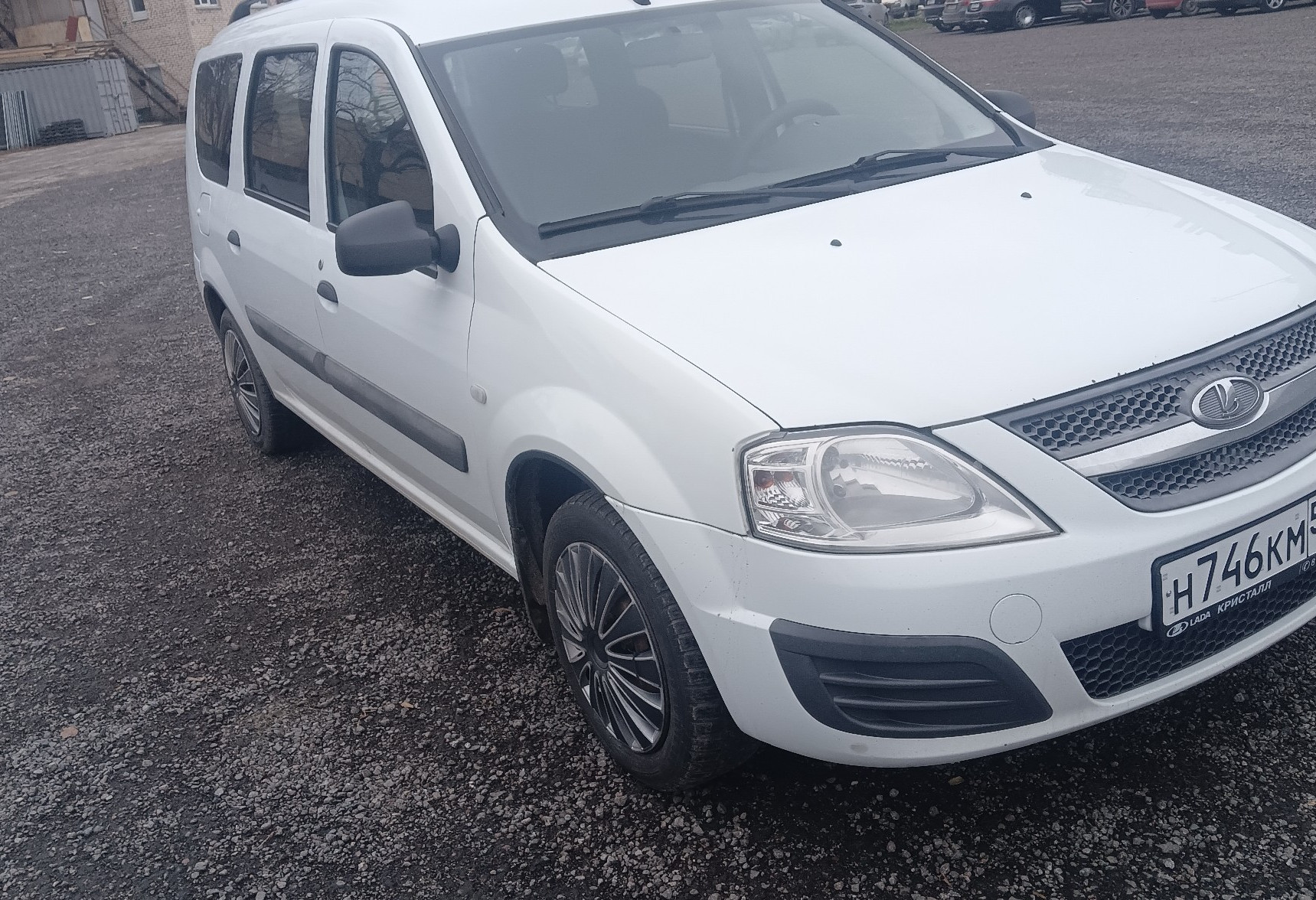 Аренда lada largus эконом класса 2018 года в городе Москва Котельники от 2000 руб./сутки, передний привод, двигатель: бензин, объем 1.6 литров, ОСАГО (Впишу в полис), без водителя, недорого, вид 2 - RentRide