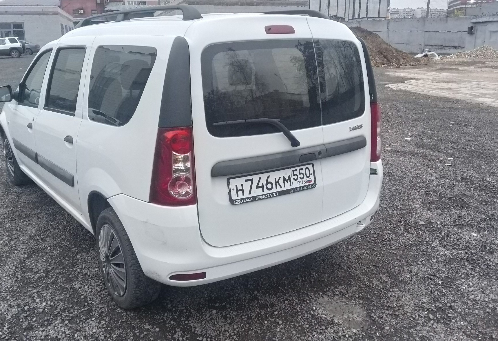 Аренда lada largus эконом класса 2018 года в городе Москва Котельники от 2000 руб./сутки, передний привод, двигатель: бензин, объем 1.6 литров, ОСАГО (Впишу в полис), без водителя, недорого, вид 6 - RentRide