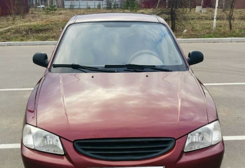 Аренда hyundai accent эконом класса 2008 года в городе Москва от 1500 руб./сутки, передний привод, двигатель: бензин, объем 1.5 литров, ОСАГО (Мультидрайв), без водителя, недорого - RentRide