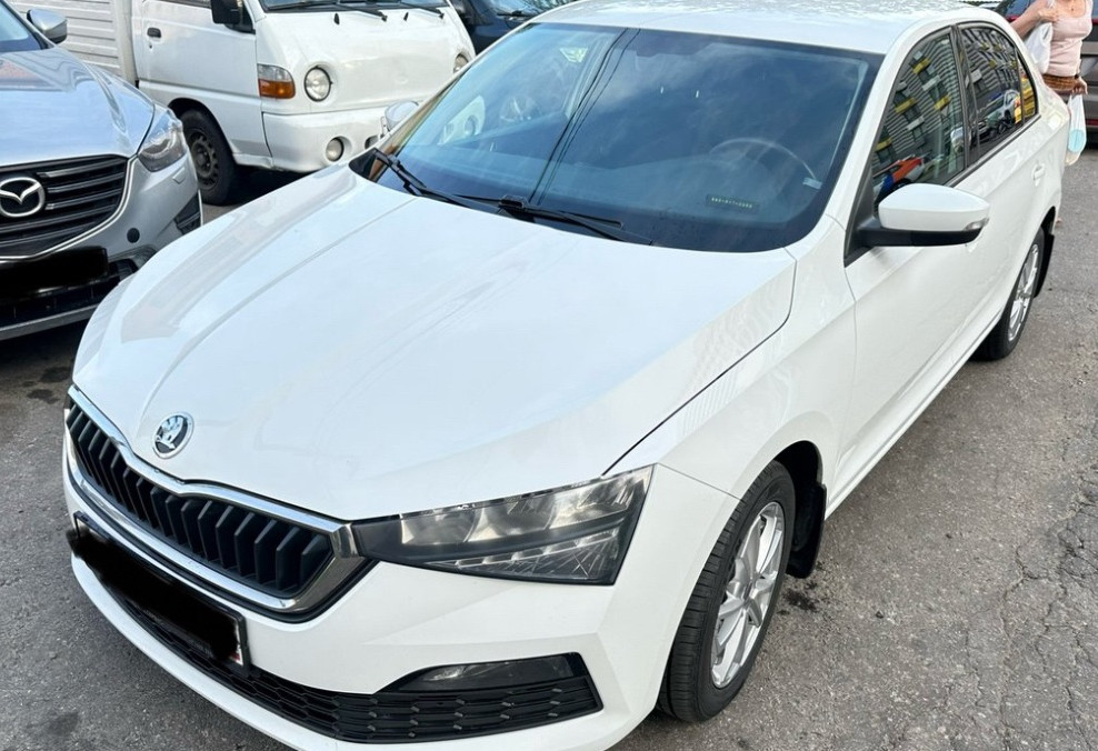 Аренда skoda rapid эконом класса 2021 года в городе Москва от 2500 руб./сутки, передний привод, двигатель: бензин, объем 1.6 литров, каско (Впишу в полис), ОСАГО (Впишу в полис), без водителя, недорого - RentRide