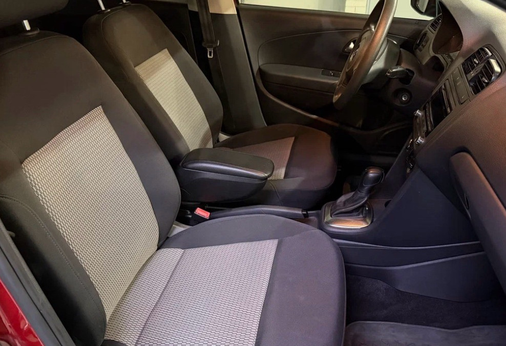 Аренда volkswagen polo эконом класса 2012 года в городе Москва от 2100 руб./сутки, передний привод, двигатель: бензин, объем 1.6 литров, каско (Впишу в полис), ОСАГО (Впишу в полис), без водителя, недорого, вид 3 - RentRide