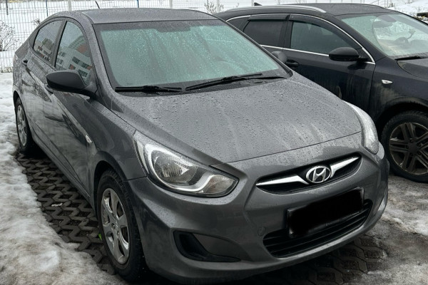 Прокат авто hyundai solaris эконом класса 2013 года в городе Химки от 1600 руб./сутки, передний привод, двигатель: бензин, объем 1.4 литра, ОСАГО (Впишу в полис), без водителя, недорого - RentRide