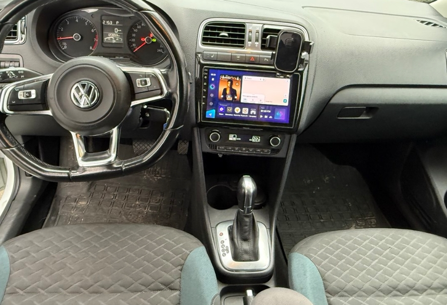 Аренда volkswagen polo эконом класса 2019 года в городе Москва от 2400 руб./сутки, передний привод, двигатель: бензин, объем 1.6 литров, ОСАГО (Впишу в полис), без водителя, недорого, вид 2 - RentRide