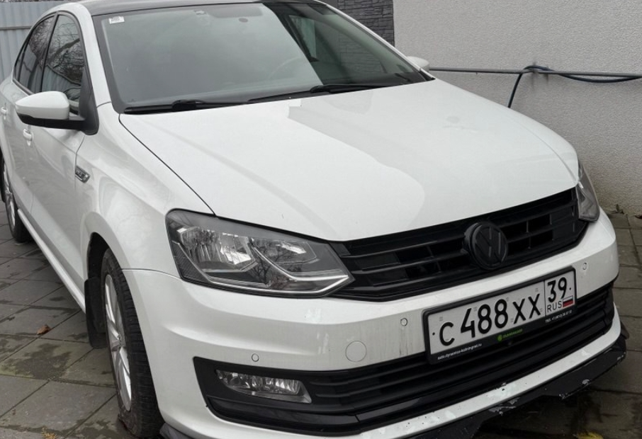 Аренда volkswagen polo эконом класса 2019 года в городе Москва от 2400 руб./сутки, передний привод, двигатель: бензин, объем 1.6 литров, ОСАГО (Впишу в полис), без водителя, недорого - RentRide