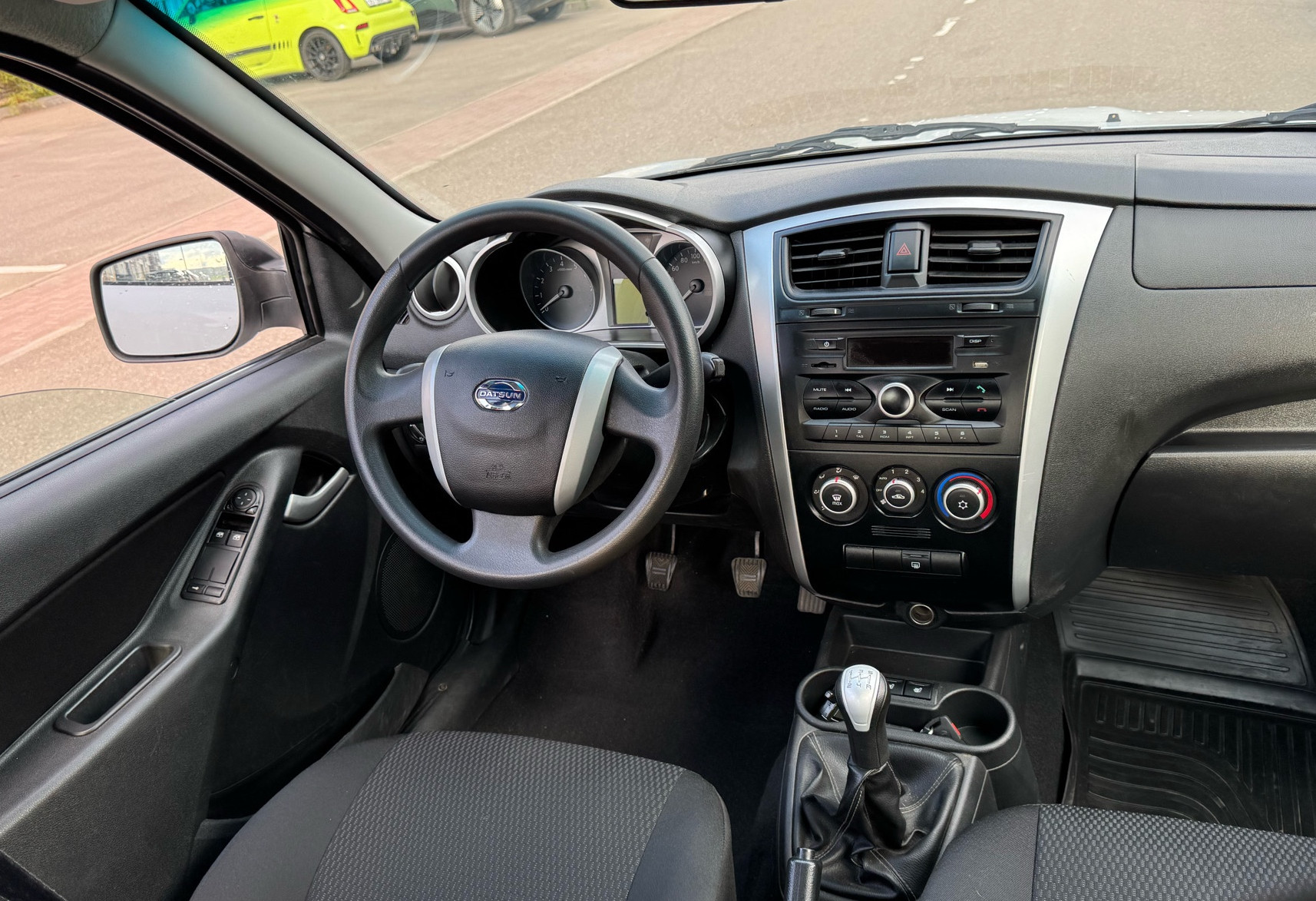 Аренда datsun mi-do эконом класса 2015 года в городе Москва Апрелевка от 1200 руб./сутки, передний привод, двигатель: бензин, объем 1.6 литров, ОСАГО (Впишу в полис), без водителя, недорого, вид 6 - RentRide