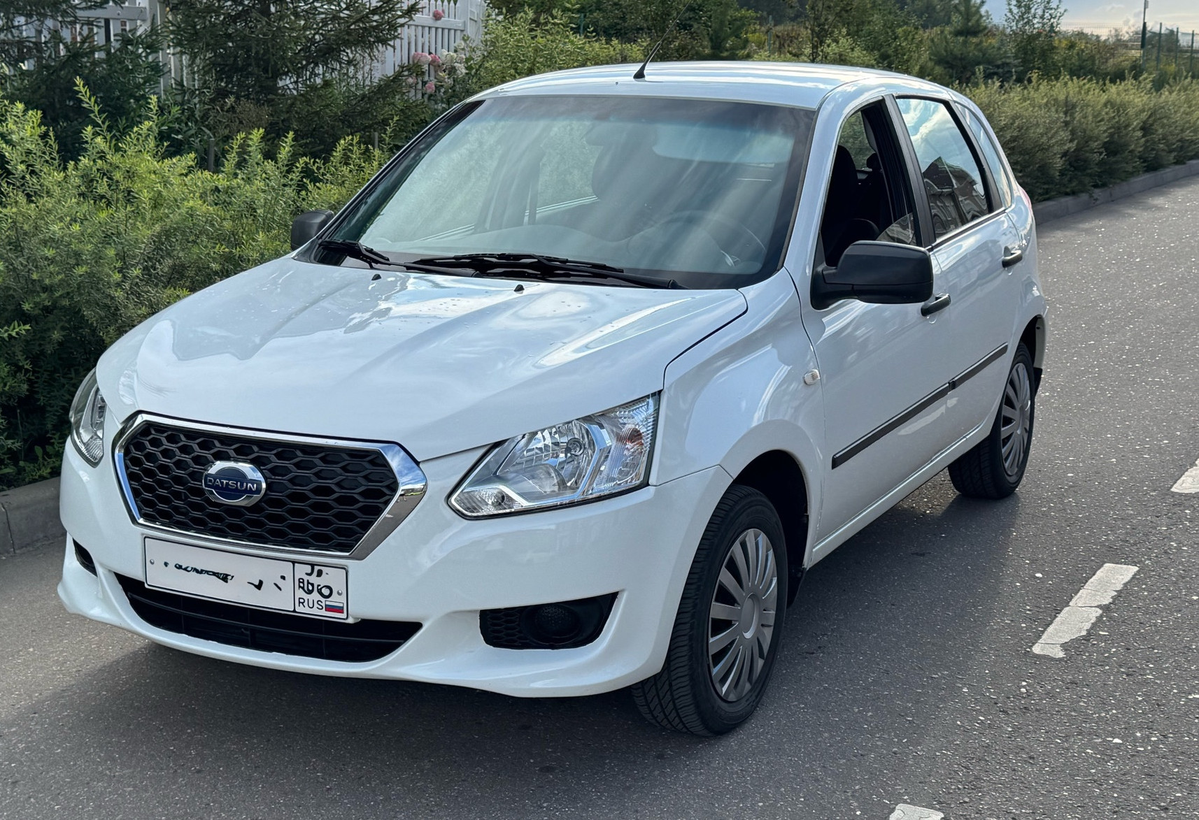 Аренда datsun mi-do эконом класса 2015 года в городе Москва Апрелевка от 1200 руб./сутки, передний привод, двигатель: бензин, объем 1.6 литров, ОСАГО (Впишу в полис), без водителя, недорого - RentRide