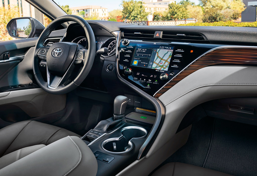 Аренда toyota camry комфорт класса 2020 года в городе Москва Волгоградский проспект от 4500 руб./сутки, передний привод, двигатель: бензин, объем 2.5 литров, ОСАГО (Мультидрайв), без водителя, недорого, вид 3 - RentRide