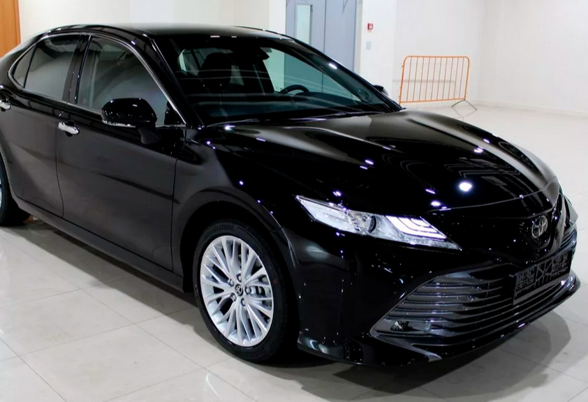 Аренда toyota camry комфорт класса 2020 года в городе Москва Волгоградский проспект от 4500 руб./сутки, передний привод, двигатель: бензин, объем 2.5 литров, ОСАГО (Мультидрайв), без водителя, недорого - RentRide