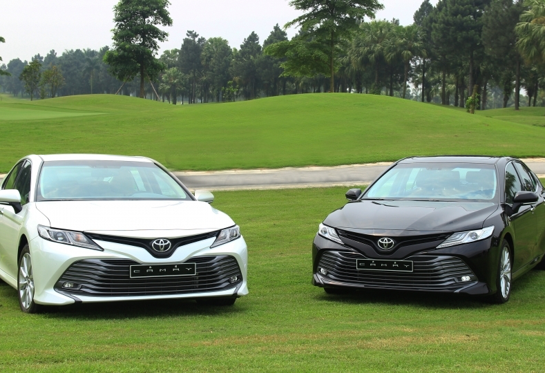 Аренда toyota camry бизнес класса 2020 года в городе Москва Волгоградский проспект от 5360 руб./сутки, передний привод, двигатель: бензин, объем 2.5 литров, ОСАГО (Мультидрайв), без водителя, недорого, вид 4 - RentRide