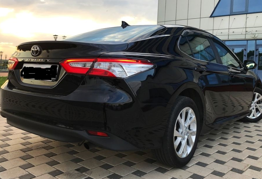 Аренда toyota camry комфорт класса 2020 года в городе Москва Волгоградский проспект от 4500 руб./сутки, передний привод, двигатель: бензин, объем 2.5 литров, ОСАГО (Мультидрайв), без водителя, недорого, вид 2 - RentRide