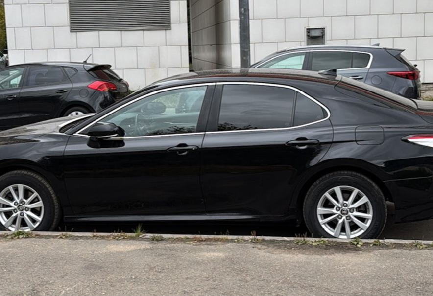Аренда toyota camry комфорт класса 2018 года в городе Москва Крестьянская застава от 4800 руб./сутки, передний привод, двигатель: бензин, объем 2.5 литров, ОСАГО (Мультидрайв), без водителя, недорого, вид 3 - RentRide