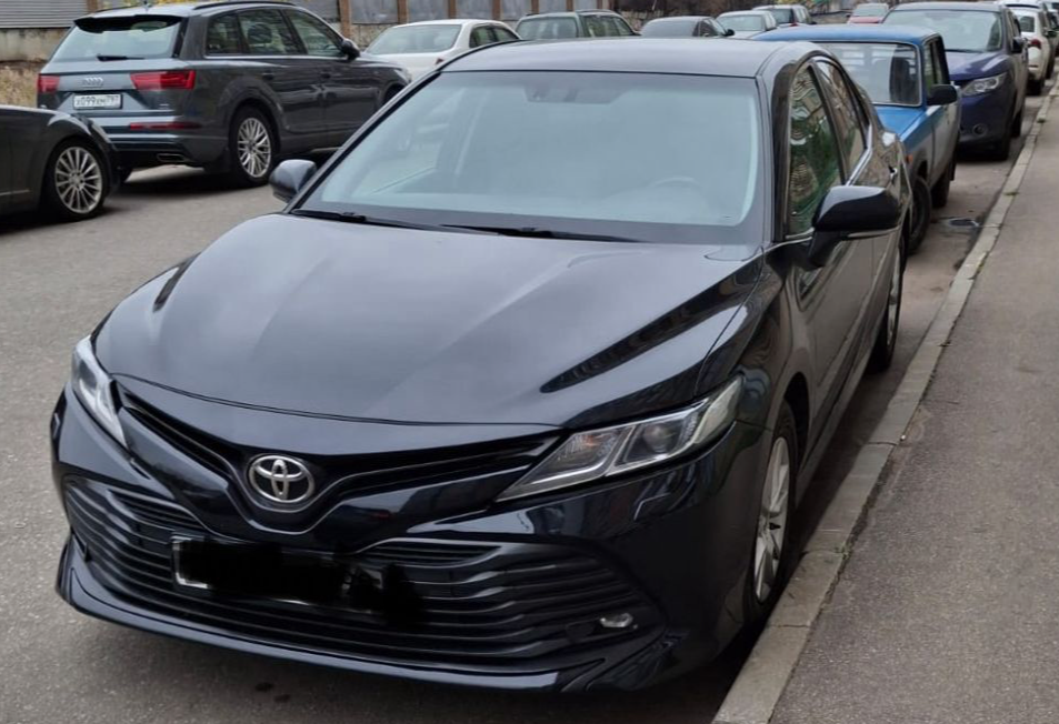 Аренда toyota camry комфорт класса 2018 года в городе Москва Крестьянская застава от 4800 руб./сутки, передний привод, двигатель: бензин, объем 2.5 литров, ОСАГО (Мультидрайв), без водителя, недорого - RentRide