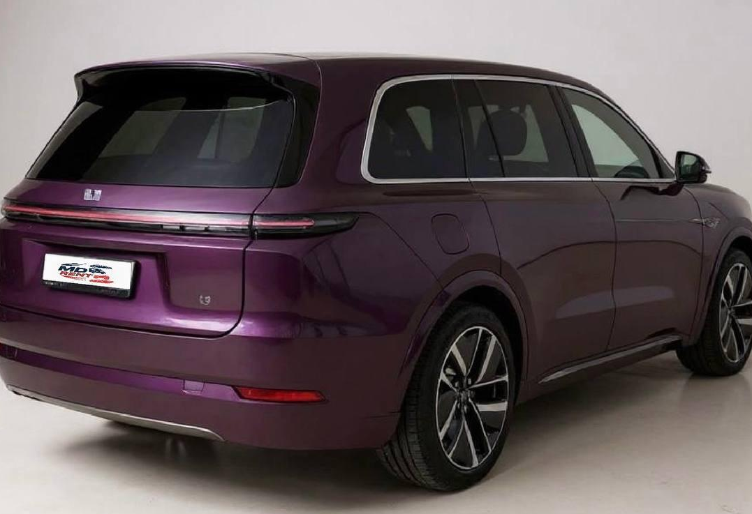 Аренда lixiang l9 бизнес класса 2024 года в городе Москва Беговая от 15200 руб./сутки, полный привод, двигатель: гибрид, объем 1.5 литров, каско (Мультидрайв), ОСАГО (Мультидрайв), без водителя, недорого, вид 2 - RentRide