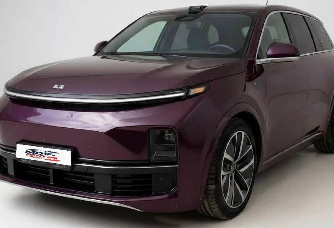 Аренда lixiang l9 бизнес класса 2024 года в городе Москва Беговая от 15200 руб./сутки, полный привод, двигатель: гибрид, объем 1.5 литров, каско (Мультидрайв), ОСАГО (Мультидрайв), без водителя, недорого - RentRide