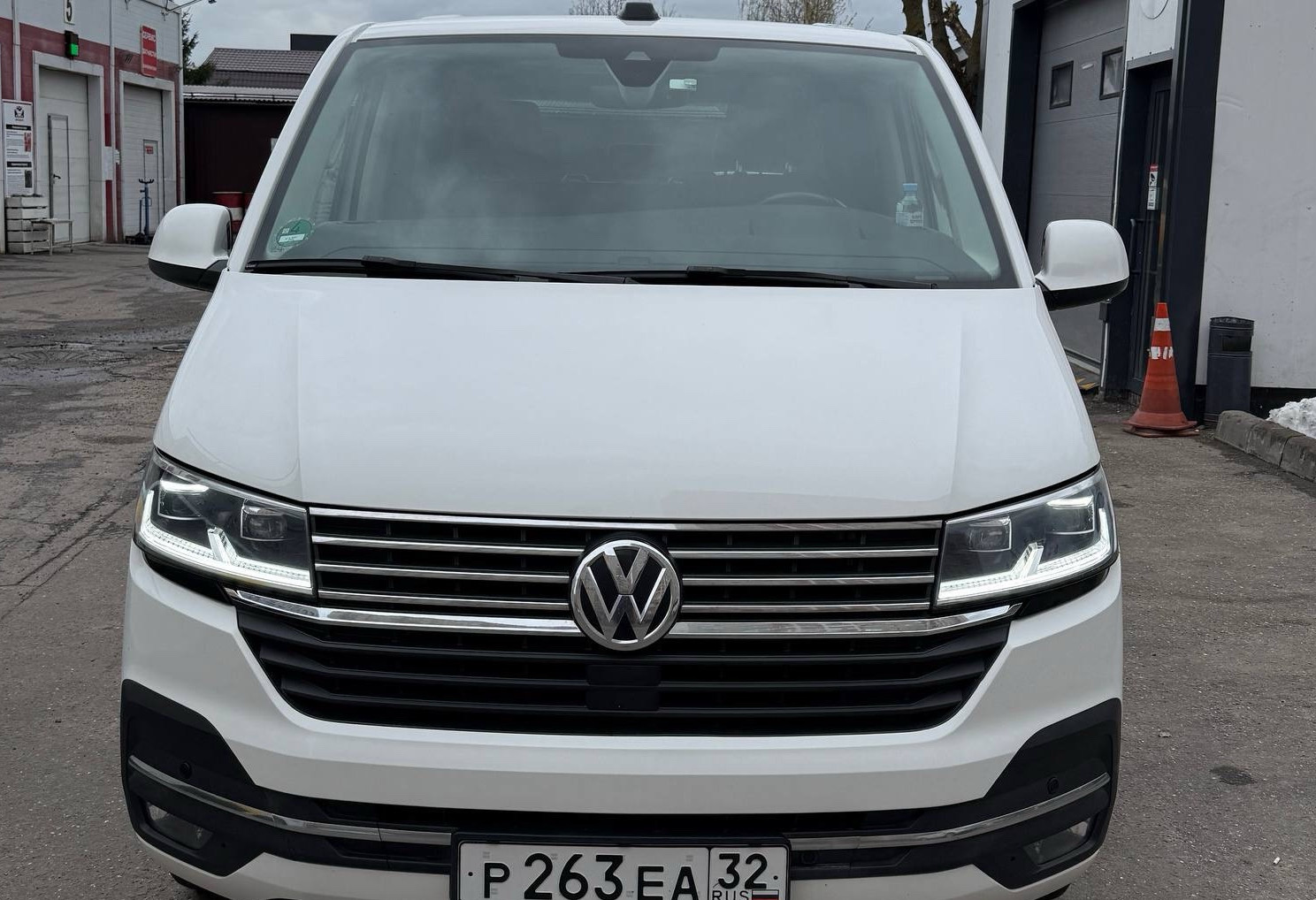 Аренда volkswagen multivan 2020 года в городе Москва Измайловская от 10000 руб./сутки, передний привод, двигатель: дизель, объем 2 литра, ОСАГО (Мультидрайв), без водителя, недорого, вид 8 - RentRide