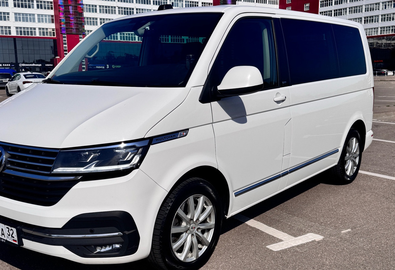 Аренда volkswagen multivan 2020 года в городе Москва Румянцево от 12000 руб./сутки, передний привод, двигатель: дизель, объем 2 литра, ОСАГО (Мультидрайв), без водителя, недорого - RentRide