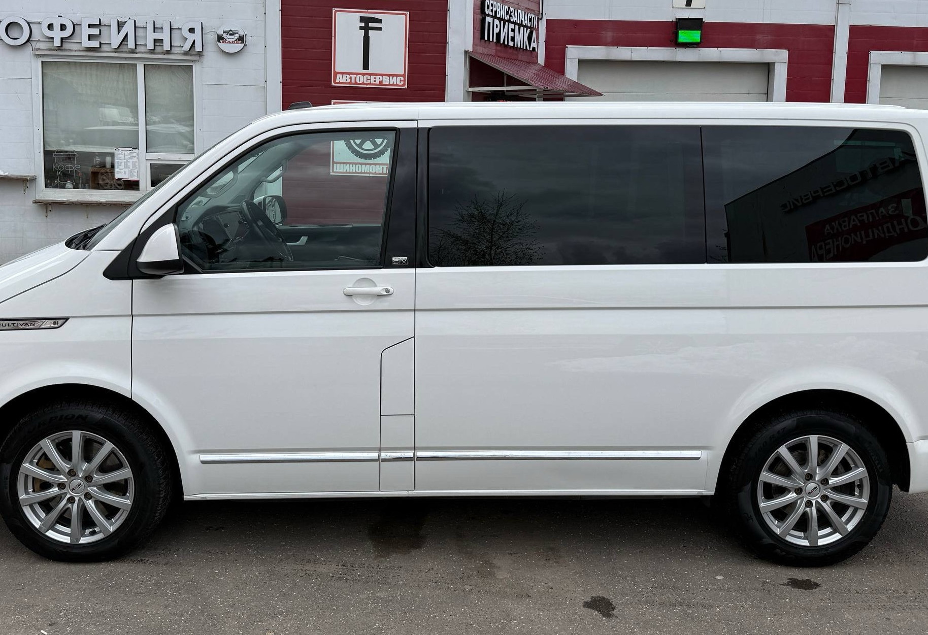 Аренда volkswagen multivan 2020 года в городе Москва Измайловская от 10000 руб./сутки, передний привод, двигатель: дизель, объем 2 литра, ОСАГО (Мультидрайв), без водителя, недорого, вид 5 - RentRide