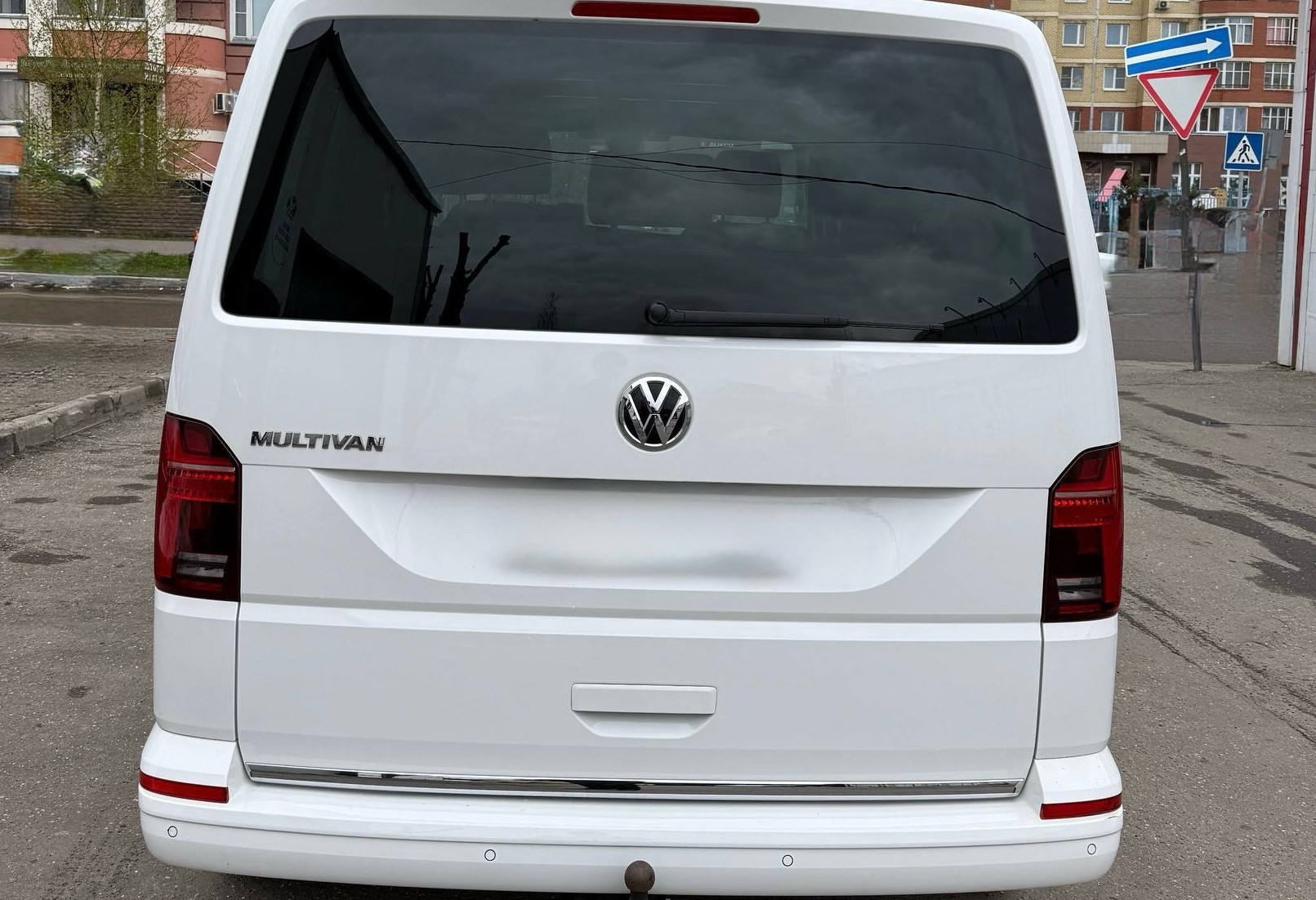 Аренда volkswagen multivan 2020 года в городе Москва Измайловская от 10000 руб./сутки, передний привод, двигатель: дизель, объем 2 литра, ОСАГО (Мультидрайв), без водителя, недорого, вид 7 - RentRide