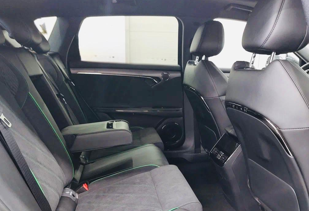 Аренда voyah free премиум класса 2025 года в городе Москва Беговая от 11200 руб./сутки, полный привод, двигатель: гибрид, объем 1498 литров, каско (Мультидрайв), ОСАГО (Мультидрайв), без водителя, недорого, вид 4 - RentRide