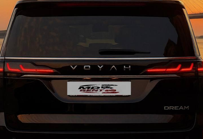 Аренда voyah dream 2024 года в городе Москва Беговая от 12800 руб./сутки, полный привод, двигатель: гибрид, объем 1.5 литров, каско (Мультидрайв), ОСАГО (Мультидрайв), без водителя, недорого, вид 3 - RentRide