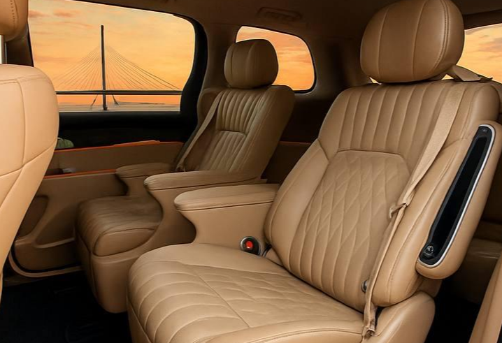 Аренда voyah dream 2024 года в городе Москва Беговая от 12800 руб./сутки, полный привод, двигатель: гибрид, объем 1.5 литров, каско (Мультидрайв), ОСАГО (Мультидрайв), без водителя, недорого, вид 5 - RentRide