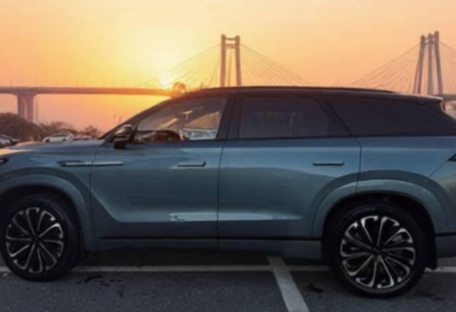 Аренда jaecoo j8 бизнес класса 2024 года в городе Москва Беговая от 8800 руб./сутки, полный привод, двигатель: бензин, объем 2 литра, каско (Мультидрайв), ОСАГО (Мультидрайв), без водителя, недорого, вид 3 - RentRide