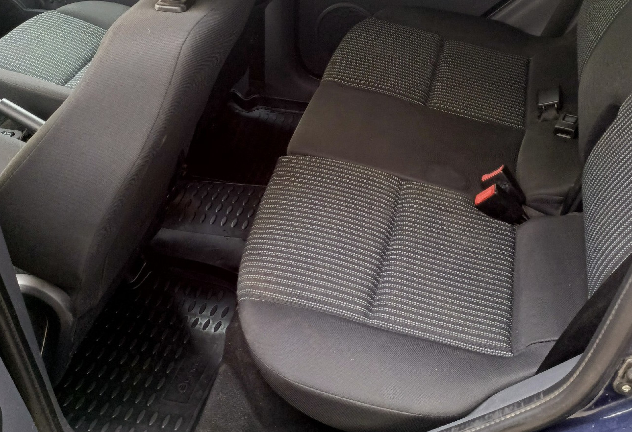 Аренда mitsubishi colt эконом класса 2007 года в городе Москва от 1300 руб./сутки, передний привод, двигатель: бензин, объем 1.3 литра, ОСАГО (Мультидрайв), без водителя, недорого, вид 7 - RentRide