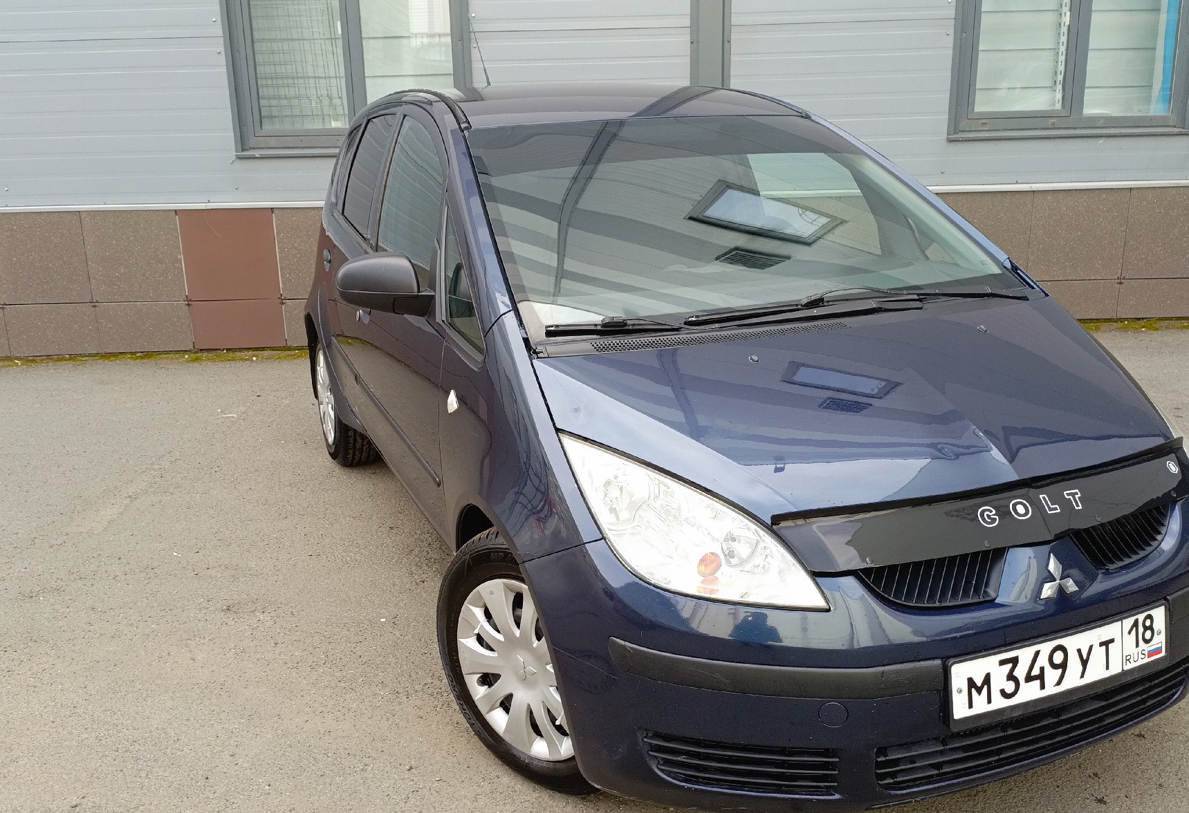 Аренда mitsubishi colt эконом класса 2007 года в городе Москва от 1300 руб./сутки, передний привод, двигатель: бензин, объем 1.3 литра, ОСАГО (Мультидрайв), без водителя, недорого, вид 3 - RentRide