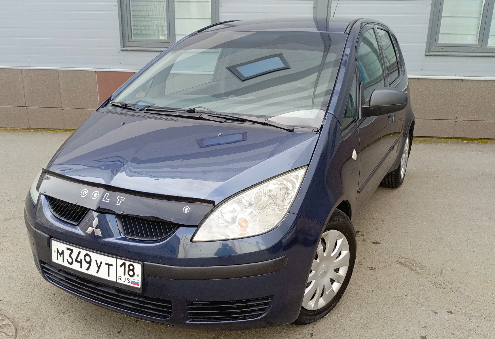 Аренда mitsubishi colt эконом класса 2007 года в городе Москва от 1300 руб./сутки, передний привод, двигатель: бензин, объем 1.3 литра, ОСАГО (Мультидрайв), без водителя, недорого - RentRide