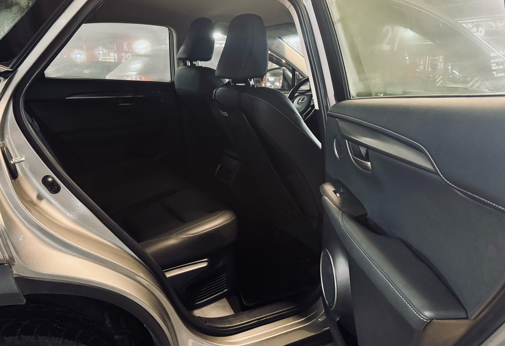 Аренда lexus nx бизнес класса 2015 года в городе Москва Шаболовская от 5440 руб./сутки, полный привод, двигатель: бензин, объем 2 литра, каско (Мультидрайв), ОСАГО (Мультидрайв), без водителя, недорого, вид 5 - RentRide