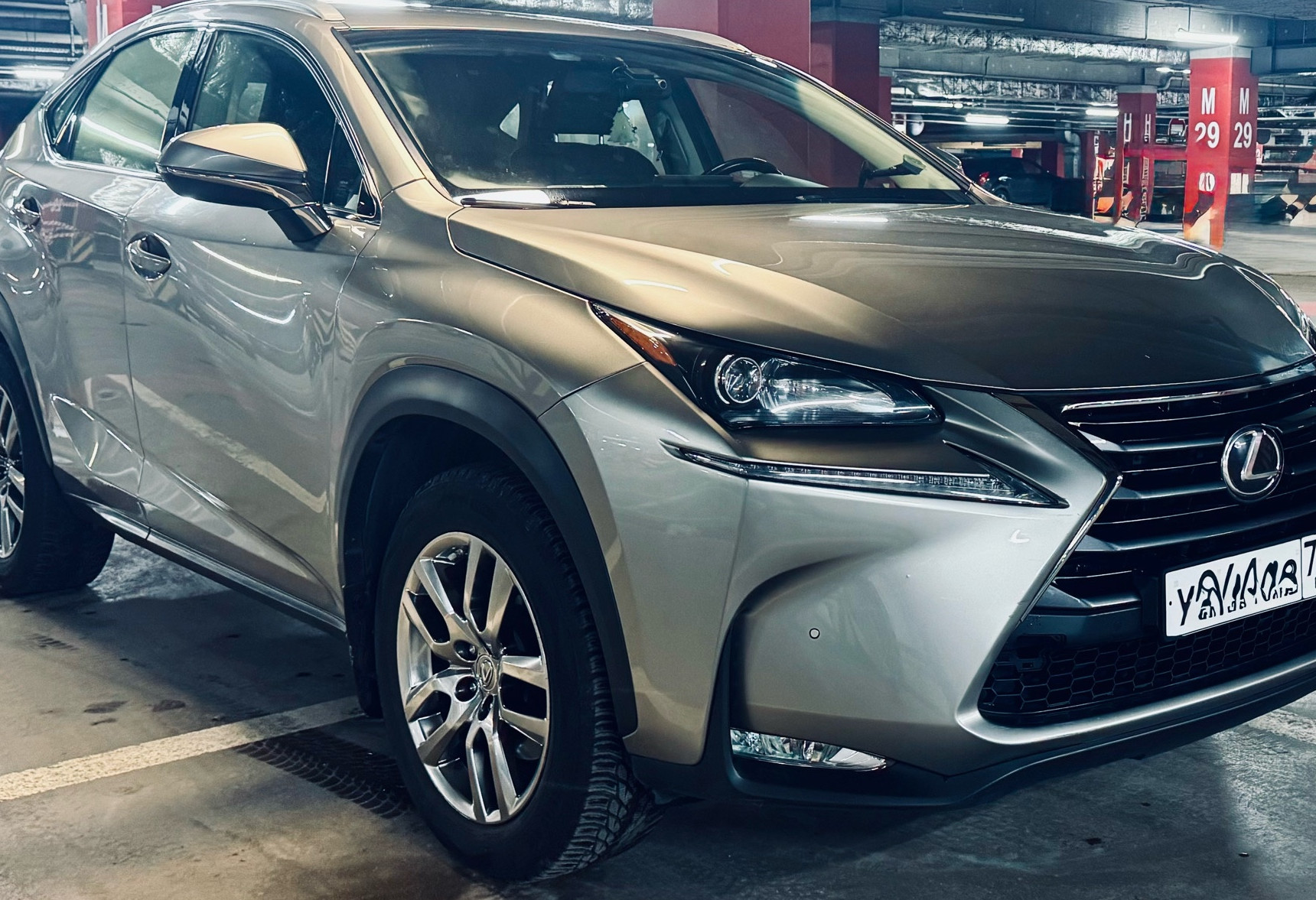 Аренда lexus nx бизнес класса 2015 года в городе Москва Шаболовская от 5440 руб./сутки, полный привод, двигатель: бензин, объем 2 литра, каско (Мультидрайв), ОСАГО (Мультидрайв), без водителя, недорого - RentRide