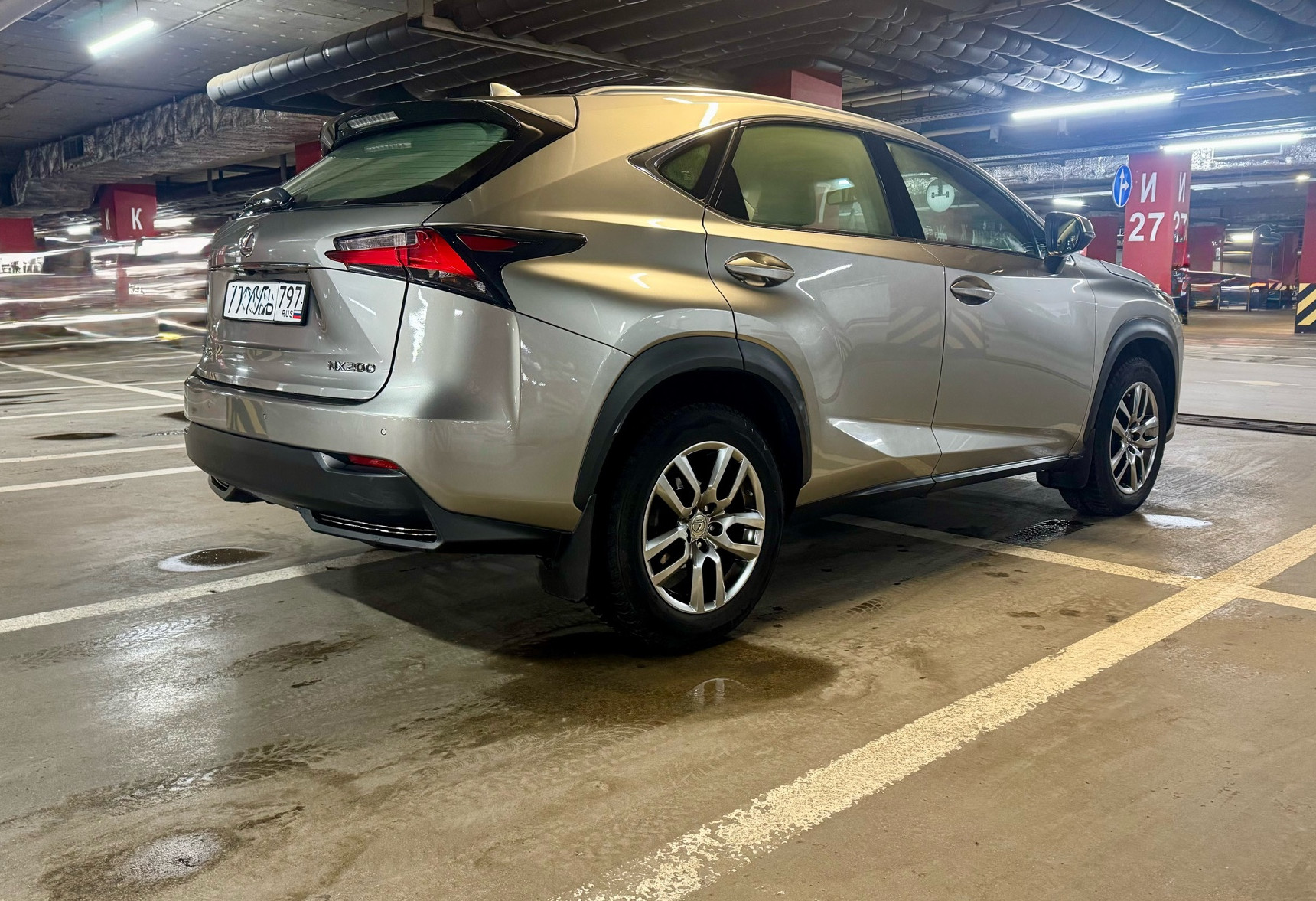 Аренда lexus nx бизнес класса 2015 года в городе Москва Шаболовская от 5440 руб./сутки, полный привод, двигатель: бензин, объем 2 литра, каско (Мультидрайв), ОСАГО (Мультидрайв), без водителя, недорого, вид 4 - RentRide