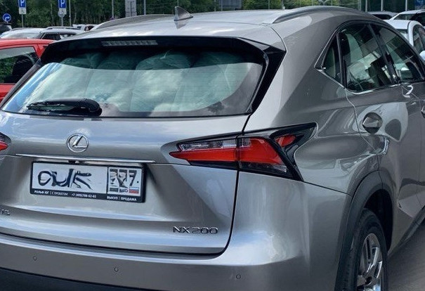 Аренда lexus nx бизнес класса 2015 года в городе Москва Шаболовская от 4960 руб./сутки, полный привод, двигатель: бензин, объем 2 литра, ОСАГО (Мультидрайв), без водителя, недорого - RentRide