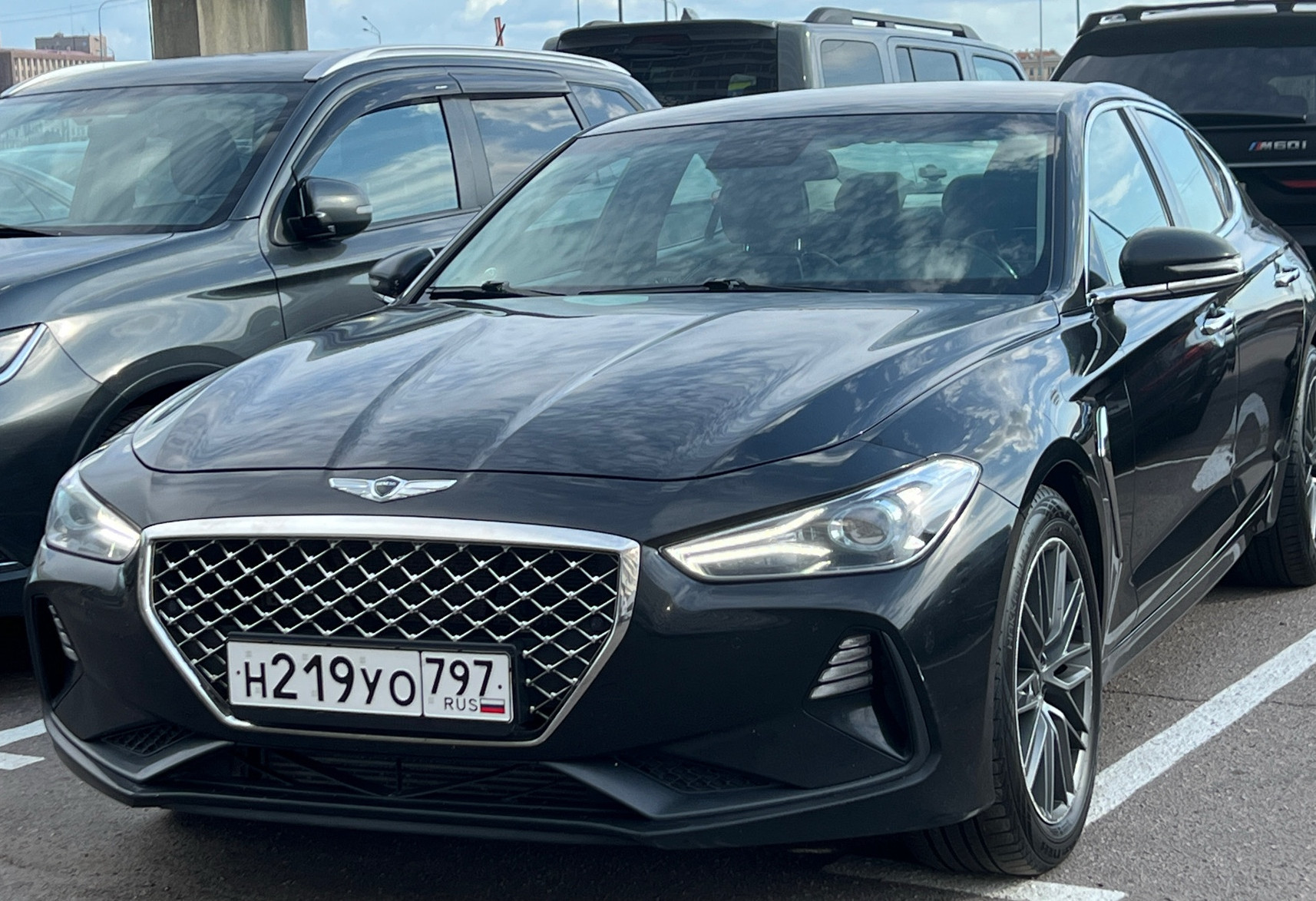 Аренда genesis g70 бизнес класса 2019 года в городе Москва Нагорная от 5000 руб./сутки, полный привод, двигатель: бензин, объем 2 литра, ОСАГО (Впишу в полис), без водителя, недорого - RentRide