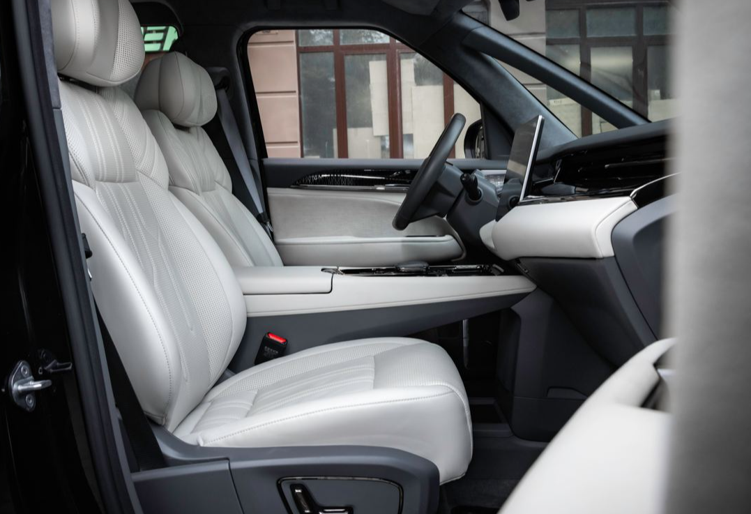 Аренда zeekr 009 2023 года в городе Москва Беговая от 20000 руб./сутки, полный привод, каско (Мультидрайв), ОСАГО (Мультидрайв), без водителя, недорого, вид 5 - RentRide