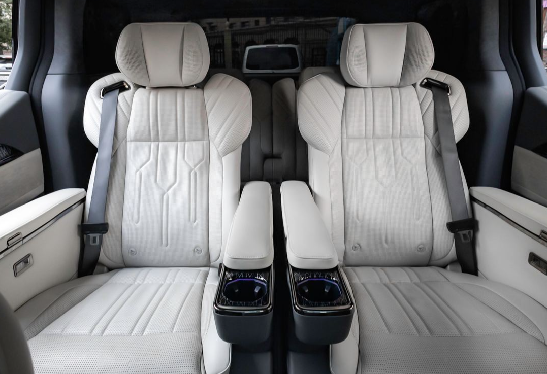 Аренда zeekr 009 2023 года в городе Москва Беговая от 20000 руб./сутки, полный привод, каско (Мультидрайв), ОСАГО (Мультидрайв), без водителя, недорого, вид 8 - RentRide