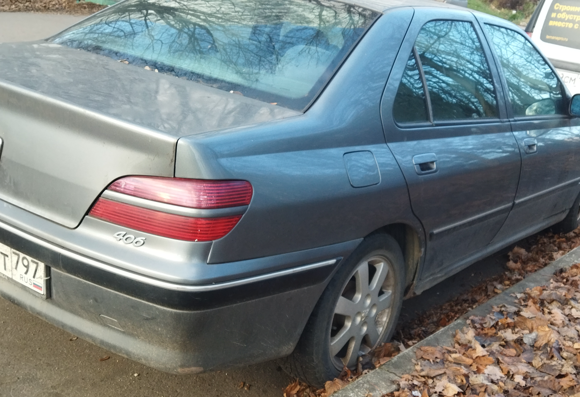 Аренда peugeot 406 эконом класса 2004 года в городе Москва Ясенево от 1350 руб./сутки, передний привод, двигатель: бензин, объем 2 литра, ОСАГО (Впишу в полис), без водителя, недорого, вид 2 - RentRide