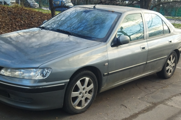 Прокат авто peugeot 406 эконом класса 2004 года в городе Москва Ясенево от 1350 руб./сутки, передний привод, двигатель: бензин, объем 2 литра, ОСАГО (Впишу в полис), без водителя, недорого - RentRide