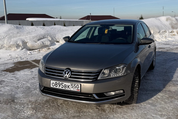 Прокат авто volkswagen passat стандарт класса 2012 года в городе Москва Алтуфьево от 3040 руб./сутки, передний привод, двигатель: бензин, объем 1.8 литров, ОСАГО (Мультидрайв), без водителя, недорого - RentRide